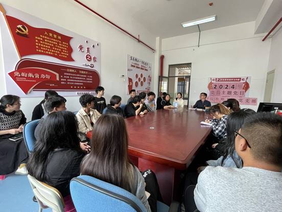 支部黨員教師與少數(shù)民族學生座談