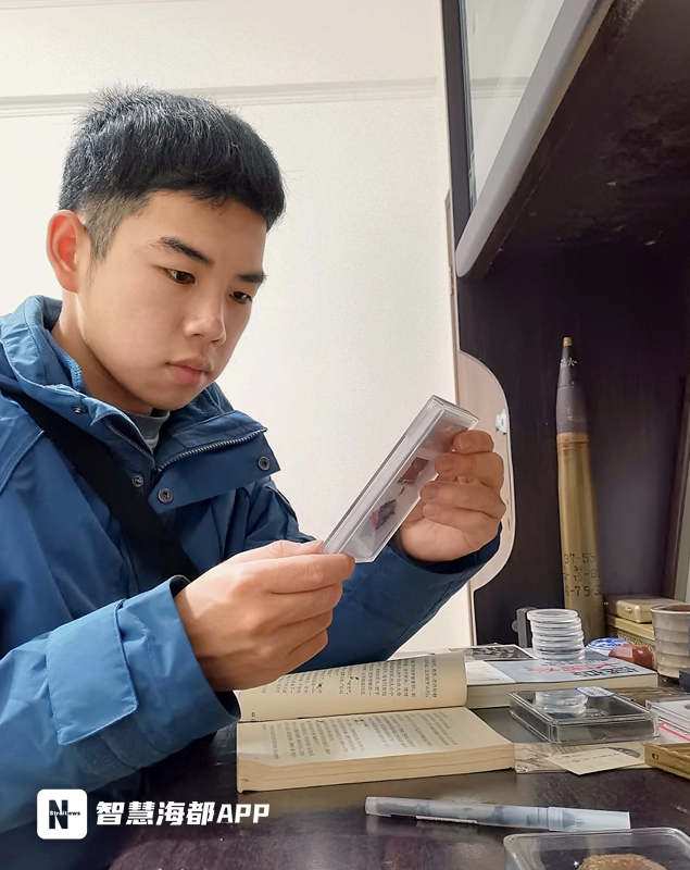 “00后”軍事迷捐贈(zèng)超百件文物：勿忘歷史，吾輩當(dāng)自強(qiáng)