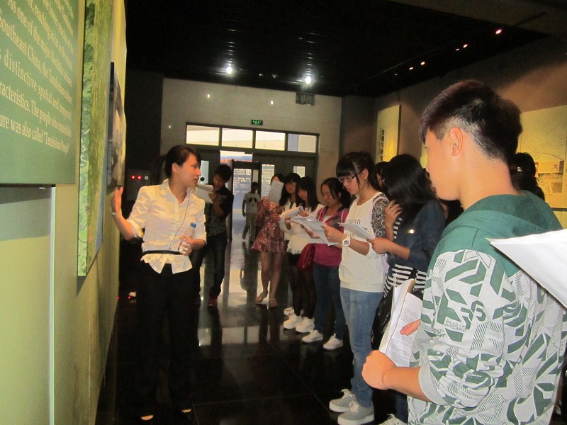曇石山文化博物館義務(wù)講解隊(duì)培訓(xùn)之一：聽(tīng)取專業(yè)講解與分組培訓(xùn)